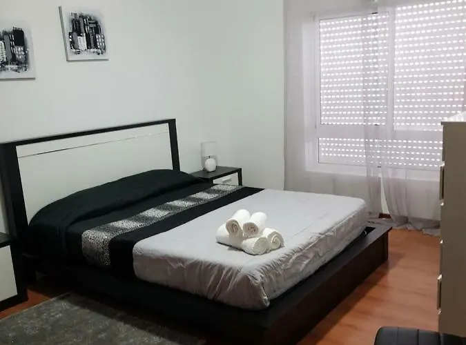 Moderno E Elegante Πόντα Ντελγκάντα